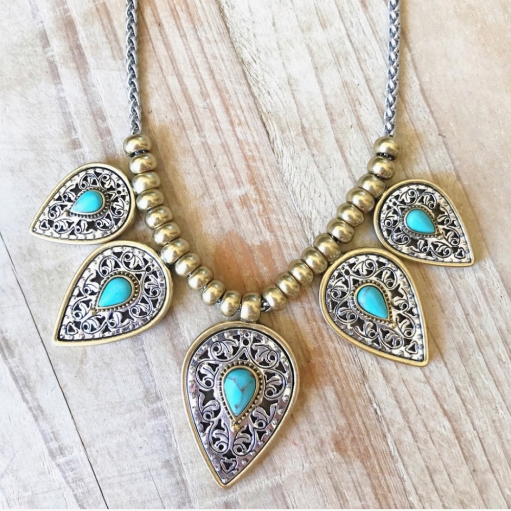 Lucky Brand / Two-Tone Turquoise Stone Necklace